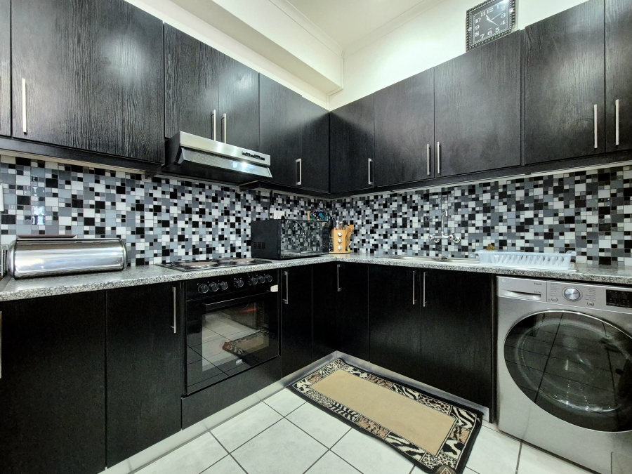 2 Bedroom Property for Sale in Wynberg Western Cape